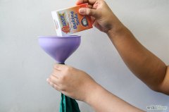 Изображение с названием Blow up a Balloon With Baking Soda and Vinegar Step 3