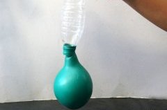 Изображение с названием Blow up a Balloon With Baking Soda and Vinegar Step 4